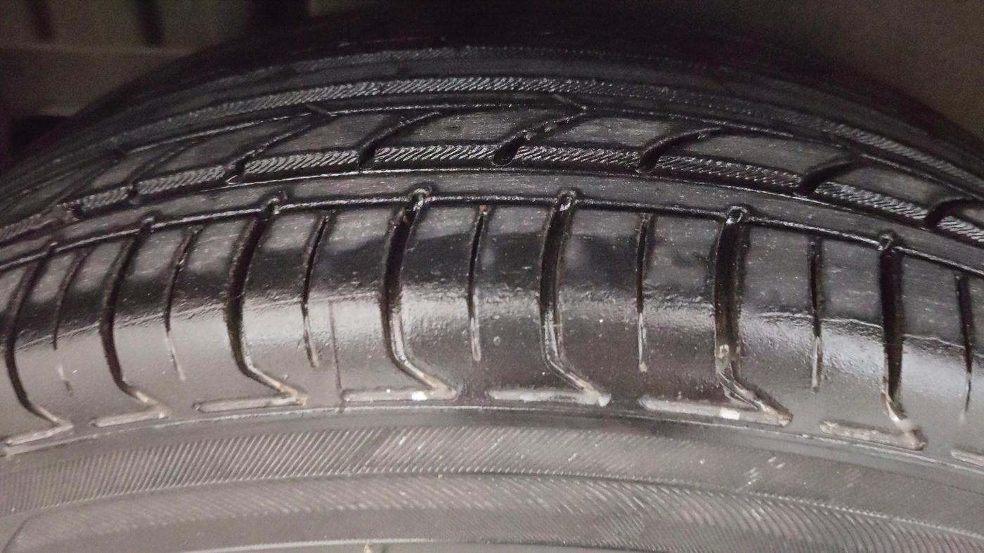 2016 Maruti Swift ZXI, Petrol, Manual, 61,365 km, Right Rear Tyre Tread