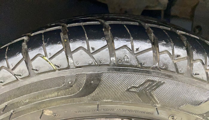 2012 Hyundai Eon MAGNA +, Petrol, Manual, 71,198 km, Right Front Tyre Tread