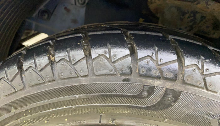 2012 Hyundai Eon MAGNA +, Petrol, Manual, 71,198 km, Left Front Tyre Tread