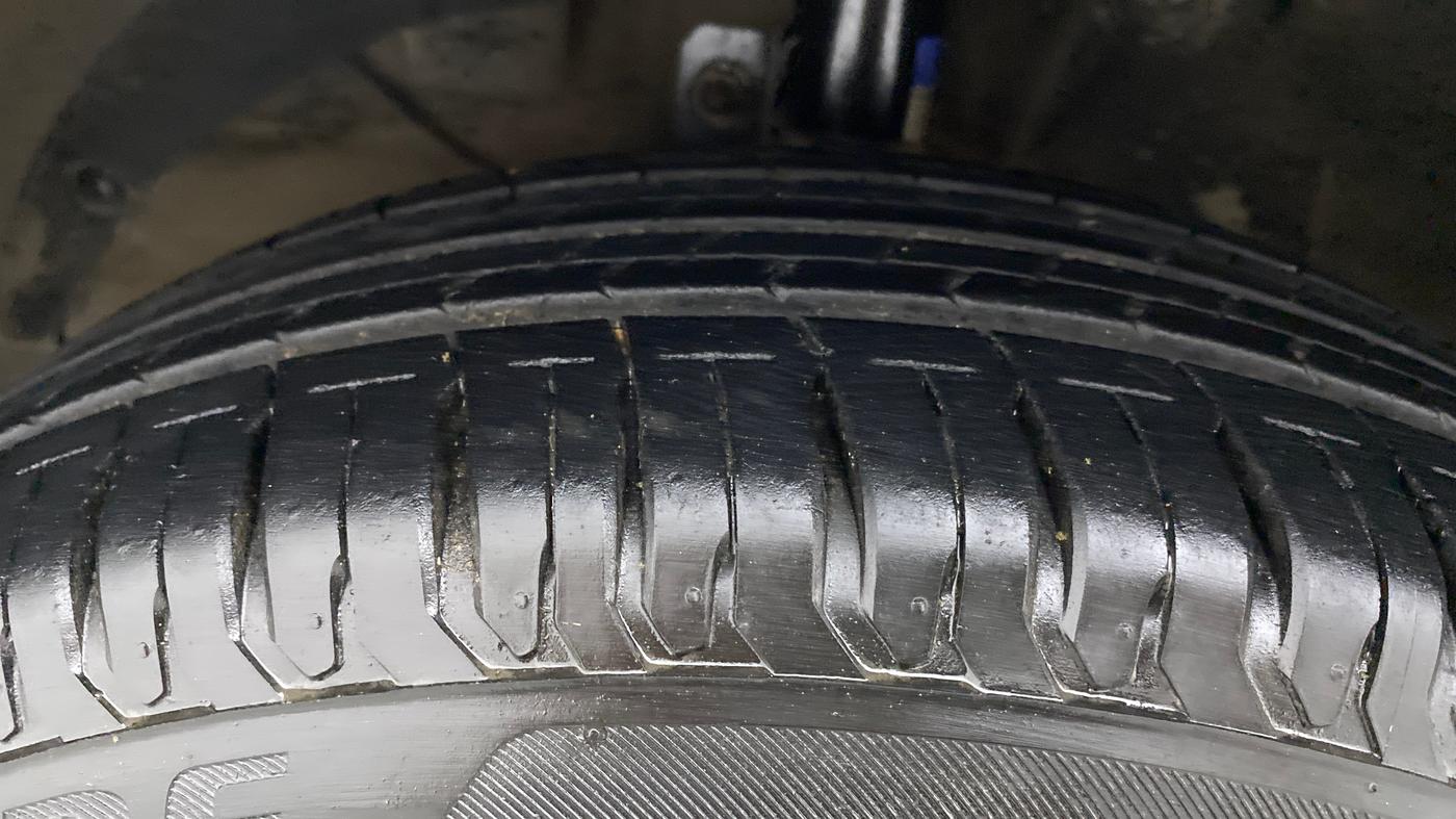 2016 Maruti Baleno DELTA PETROL 1.2, Petrol, Manual, 89,036 km, Left Front Tyre Tread