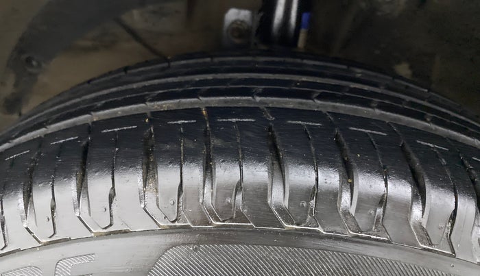 2016 Maruti Baleno DELTA PETROL 1.2, Petrol, Manual, 89,036 km, Left Front Tyre Tread