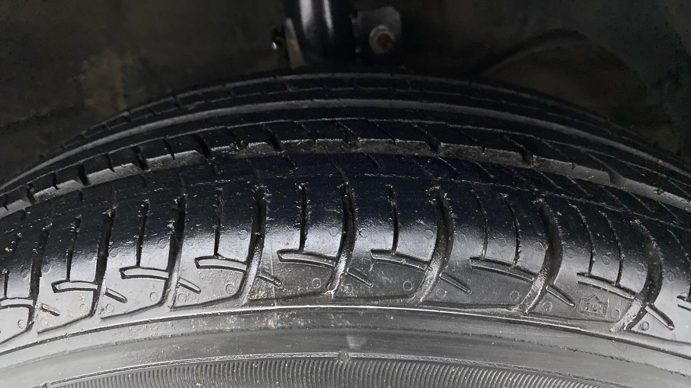 2016 Maruti Baleno DELTA PETROL 1.2, Petrol, Manual, 89,036 km, Right Front Tyre Tread