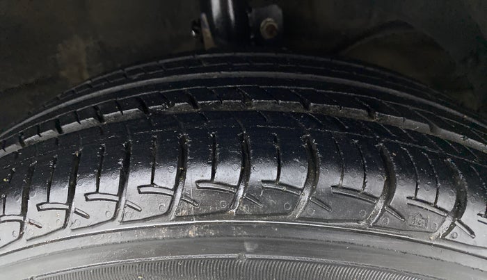 2016 Maruti Baleno DELTA PETROL 1.2, Petrol, Manual, 89,036 km, Right Front Tyre Tread