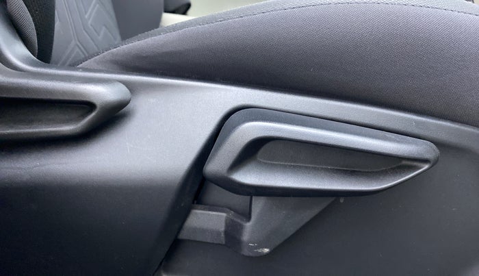 2021 Tata NEXON XZ+ 1.2, Petrol, Manual, 16,386 km, Driver Side Adjustment Panel