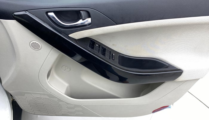 2021 Tata NEXON XZ+ 1.2, Petrol, Manual, 16,386 km, Driver Side Door Panels Control