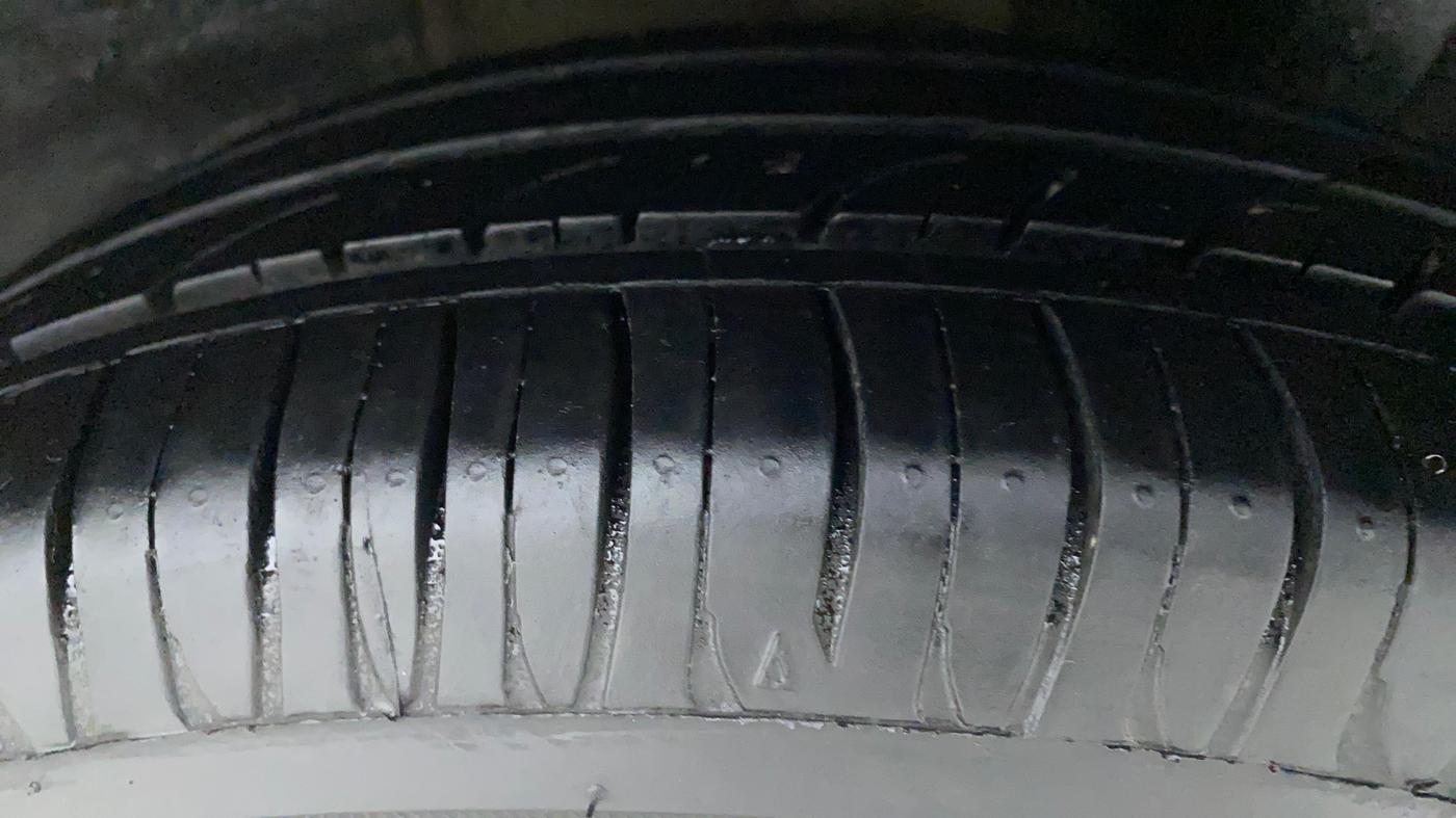 2016 Hyundai Grand i10 ASTA (O) AT 1.2 KAPPA VTVT, Petrol, Automatic, 62,603 km, Left Rear Tyre Tread