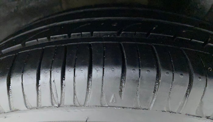 2016 Hyundai Grand i10 ASTA (O) AT 1.2 KAPPA VTVT, Petrol, Automatic, 62,603 km, Left Rear Tyre Tread