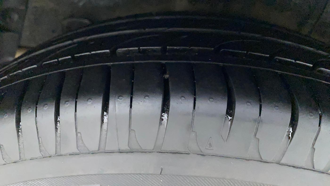 2016 Hyundai Grand i10 ASTA (O) AT 1.2 KAPPA VTVT, Petrol, Automatic, 62,603 km, Right Rear Tyre Tread