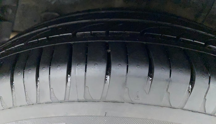 2016 Hyundai Grand i10 ASTA (O) AT 1.2 KAPPA VTVT, Petrol, Automatic, 62,603 km, Right Rear Tyre Tread