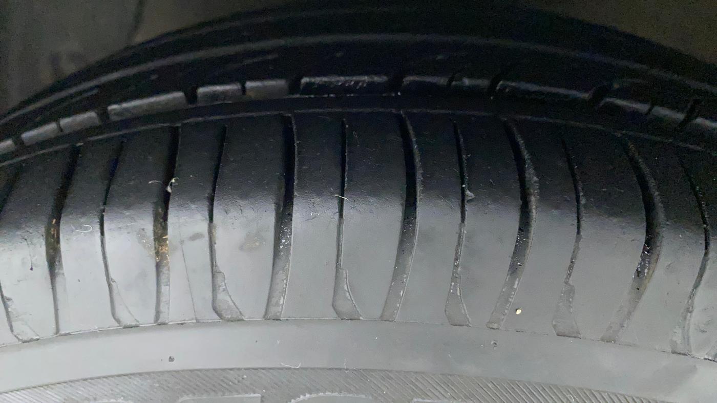 2016 Hyundai Grand i10 ASTA (O) AT 1.2 KAPPA VTVT, Petrol, Automatic, 62,603 km, Left Front Tyre Tread