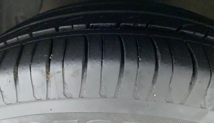 2016 Hyundai Grand i10 ASTA (O) AT 1.2 KAPPA VTVT, Petrol, Automatic, 62,603 km, Left Front Tyre Tread