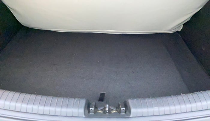 2016 Hyundai Grand i10 ASTA (O) AT 1.2 KAPPA VTVT, Petrol, Automatic, 62,603 km, Boot Inside