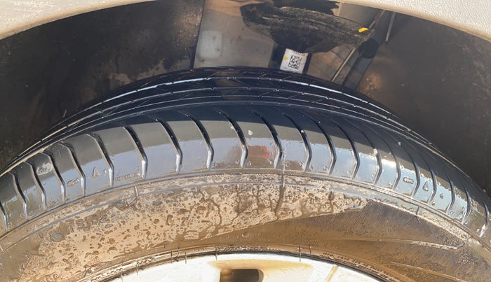 2024 Volkswagen TAIGUN HIGHLINE 1.0 TSI MT, Petrol, Manual, 4,698 km, Left Front Tyre Tread