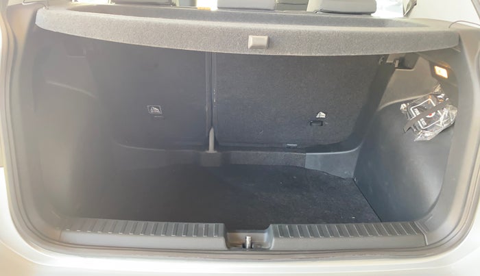 2024 Volkswagen TAIGUN HIGHLINE 1.0 TSI MT, Petrol, Manual, 4,698 km, Boot Inside