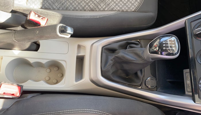 2024 Volkswagen TAIGUN HIGHLINE 1.0 TSI MT, Petrol, Manual, 4,698 km, Gear Lever