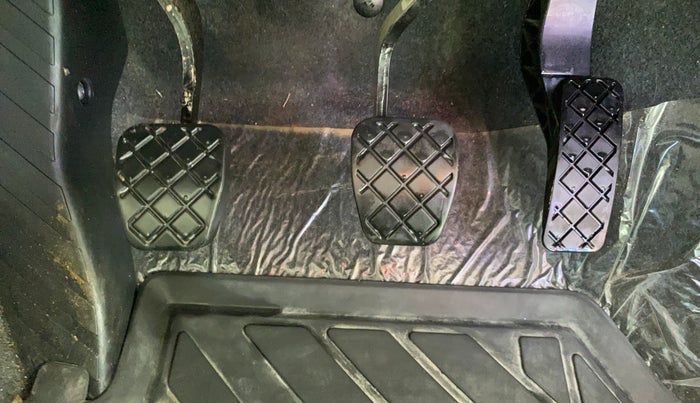 2024 Volkswagen TAIGUN HIGHLINE 1.0 TSI MT, Petrol, Manual, 4,698 km, Pedals