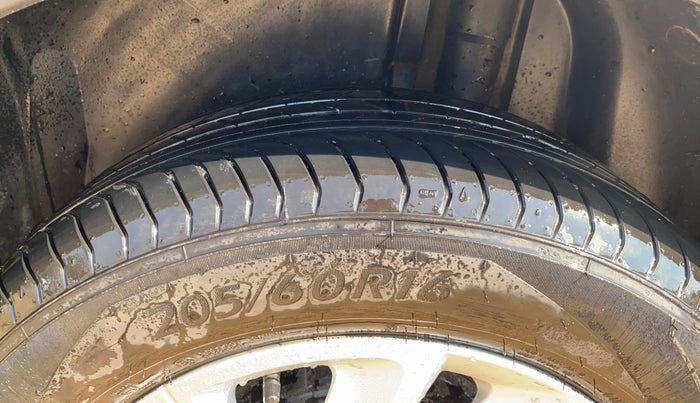 2024 Volkswagen TAIGUN HIGHLINE 1.0 TSI MT, Petrol, Manual, 4,698 km, Left Rear Tyre Tread