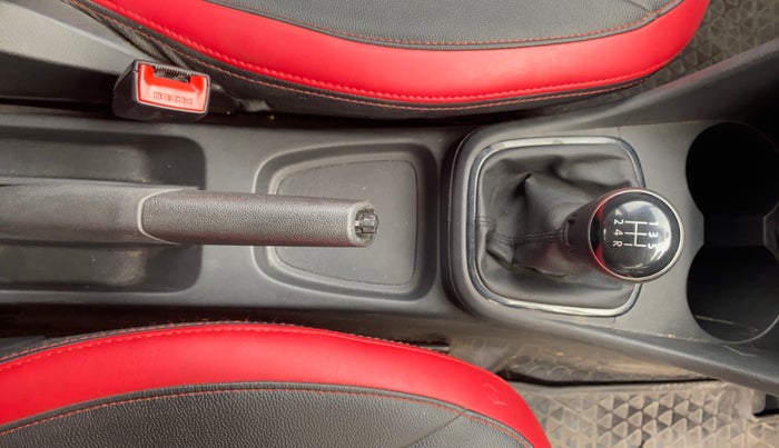 2018 Volkswagen Polo COMFORTLINE 1.0L MPI, Petrol, Manual, 28,870 km, Gear Lever