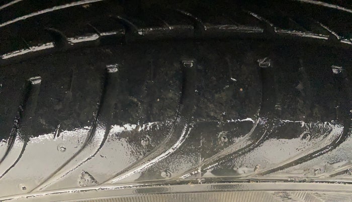 2018 Volkswagen Polo COMFORTLINE 1.0L MPI, Petrol, Manual, 28,870 km, Right Front Tyre Tread