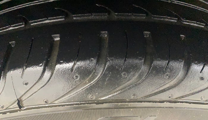 2018 Volkswagen Polo COMFORTLINE 1.0L MPI, Petrol, Manual, 28,870 km, Right Rear Tyre Tread