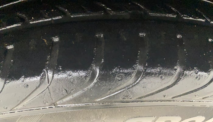 2018 Volkswagen Polo COMFORTLINE 1.0L MPI, Petrol, Manual, 28,870 km, Left Front Tyre Tread