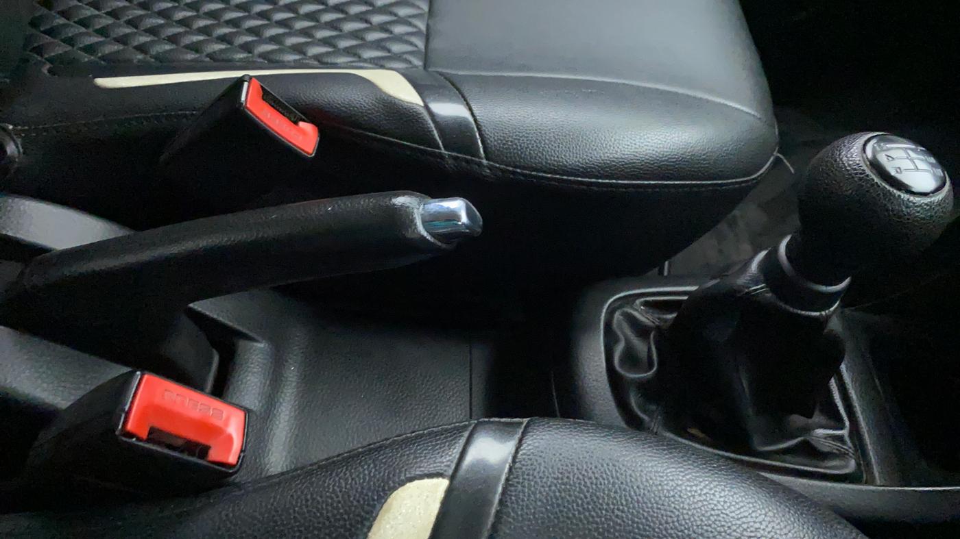 2015 Maruti Swift VXI D, Petrol, Manual, 61,737 km, Gear Lever