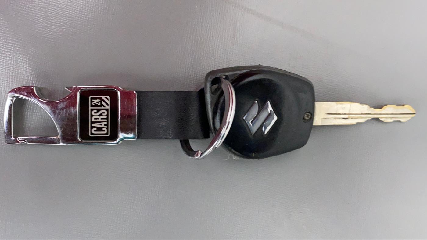 2015 Maruti Swift VXI D, Petrol, Manual, 61,737 km, Key Close Up