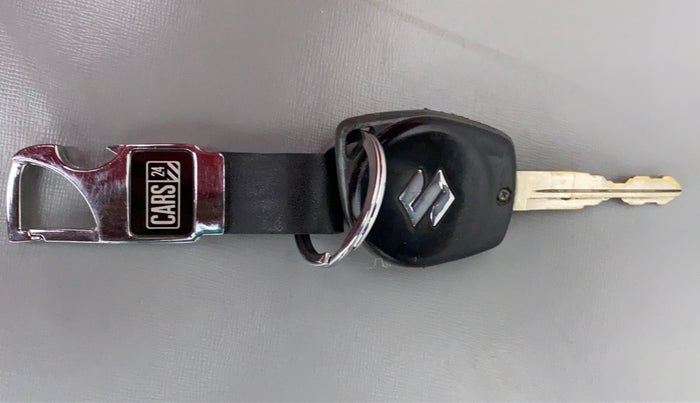 2015 Maruti Swift VXI D, Petrol, Manual, 61,737 km, Key Close Up