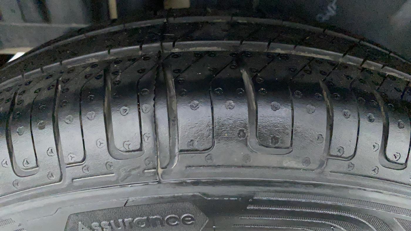 2015 Maruti Swift VXI D, Petrol, Manual, 61,737 km, Right Rear Tyre Tread