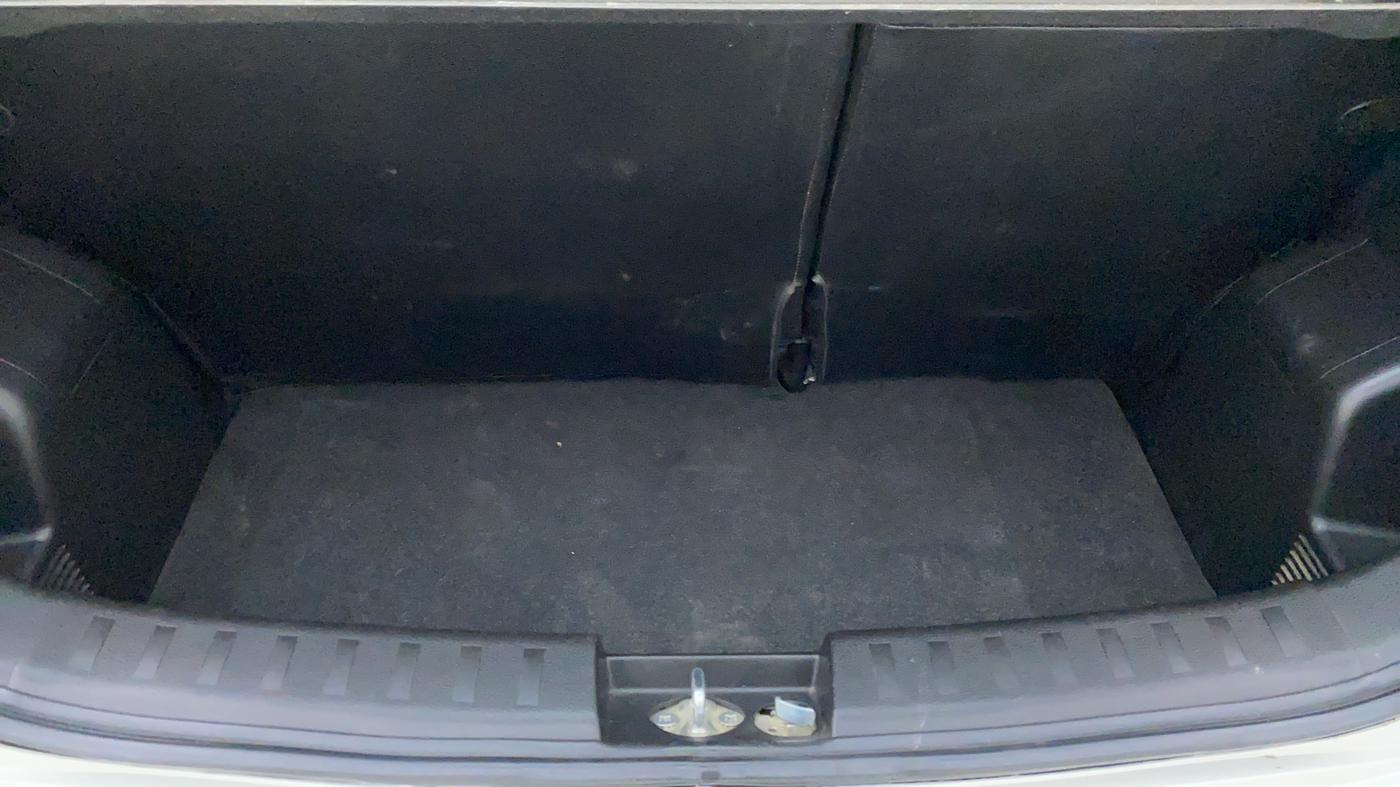 2015 Maruti Swift VXI D, Petrol, Manual, 61,737 km, Boot Inside