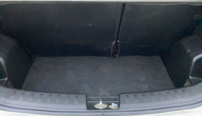 2015 Maruti Swift VXI D, Petrol, Manual, 61,737 km, Boot Inside