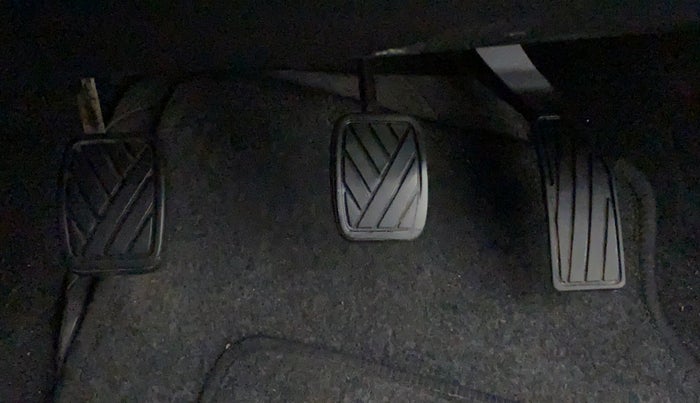 2015 Maruti Swift VXI D, Petrol, Manual, 61,737 km, Pedals