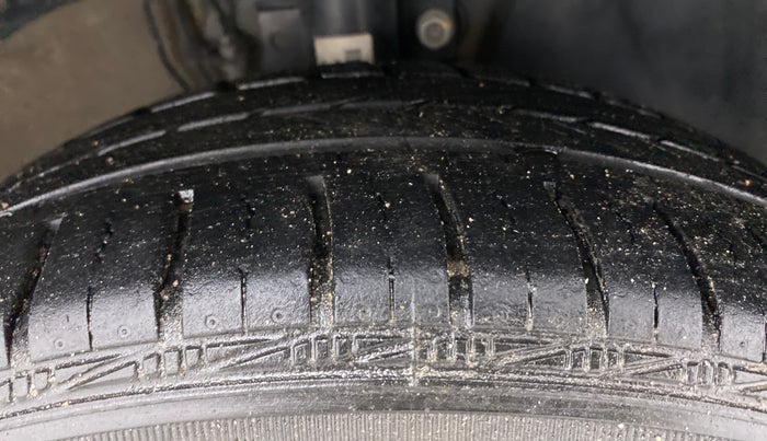 2022 Volkswagen Vento HIGHLINE 1.0L TSI, Petrol, Manual, 15,788 km, Right Front Tyre Tread