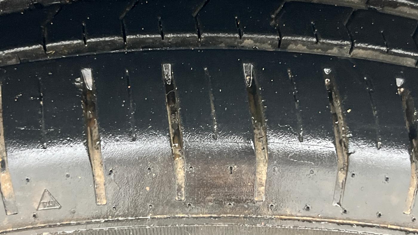 2019 Toyota Glanza G CVT, Petrol, Automatic, 1,05,461 km, Left Rear Tyre Tread