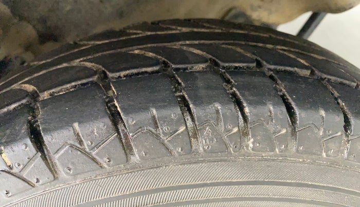 2012 Maruti Alto 800 LXI, Petrol, Manual, 86,237 km, Right Front Tyre Tread