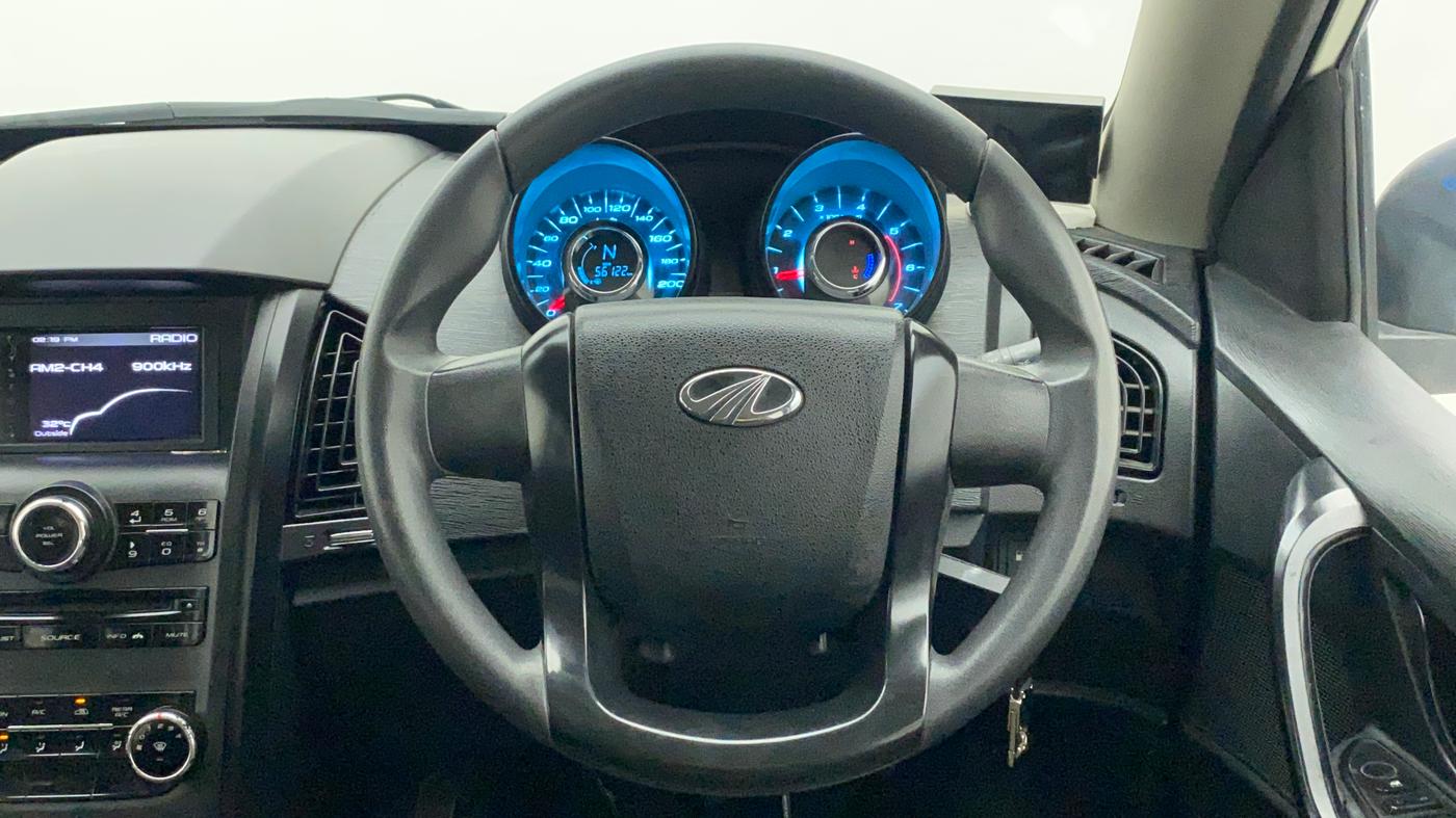 2019 Mahindra XUV500 W5, Diesel, Manual, 56,687 km, Steering Wheel Close Up