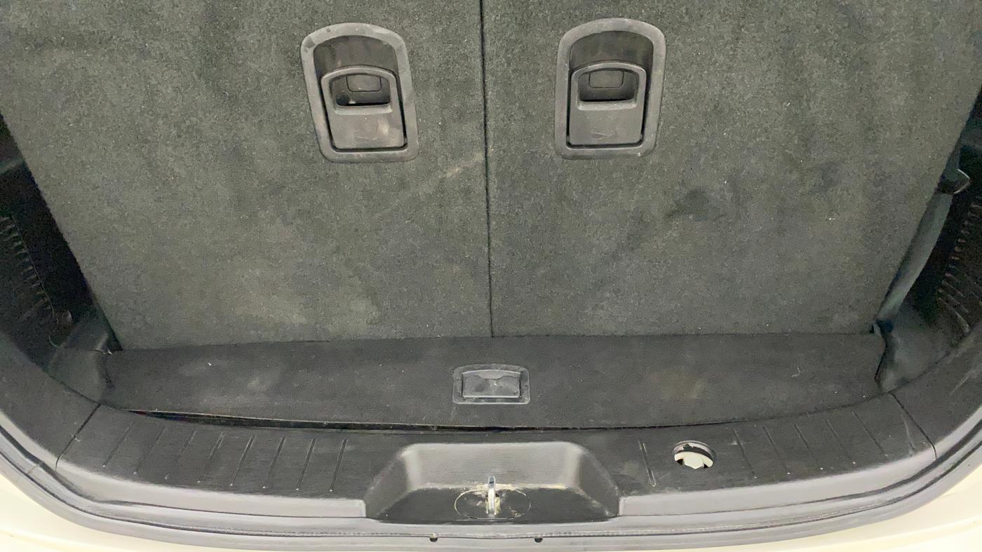 2019 Mahindra XUV500 W5, Diesel, Manual, 56,687 km, Boot Inside