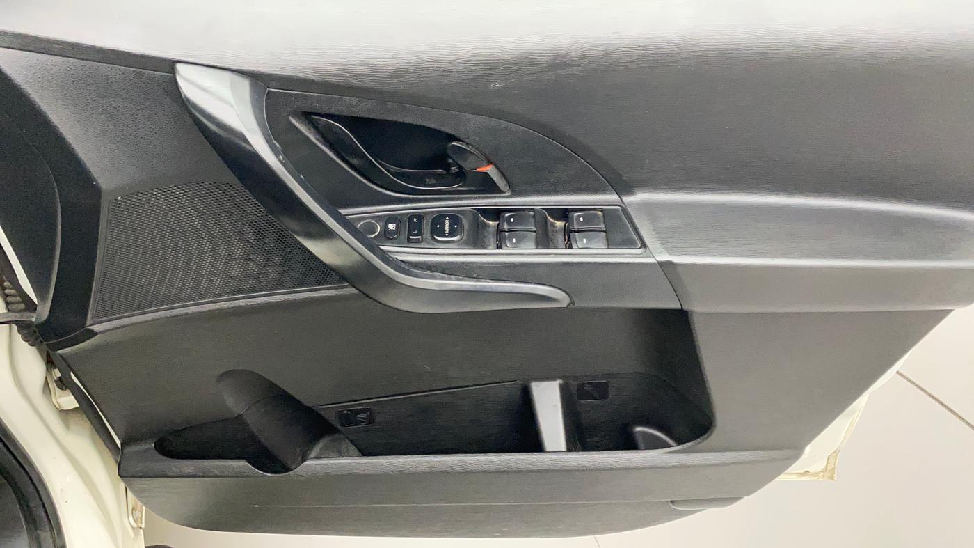 2019 Mahindra XUV500 W5, Diesel, Manual, 56,687 km, Driver Side Door Panels Control