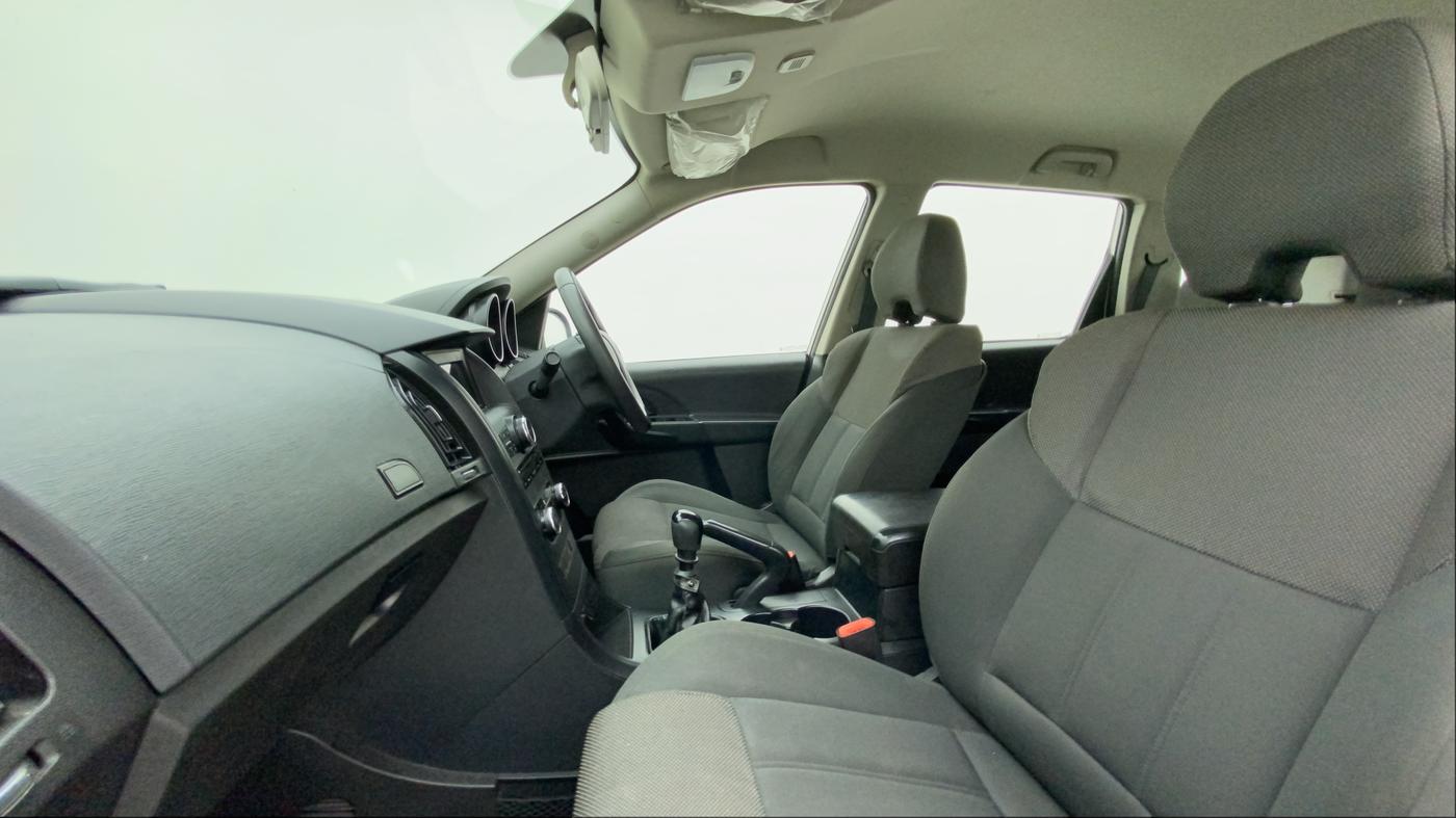 2019 Mahindra XUV500 W5, Diesel, Manual, 56,687 km, Right Side Front Door Cabin