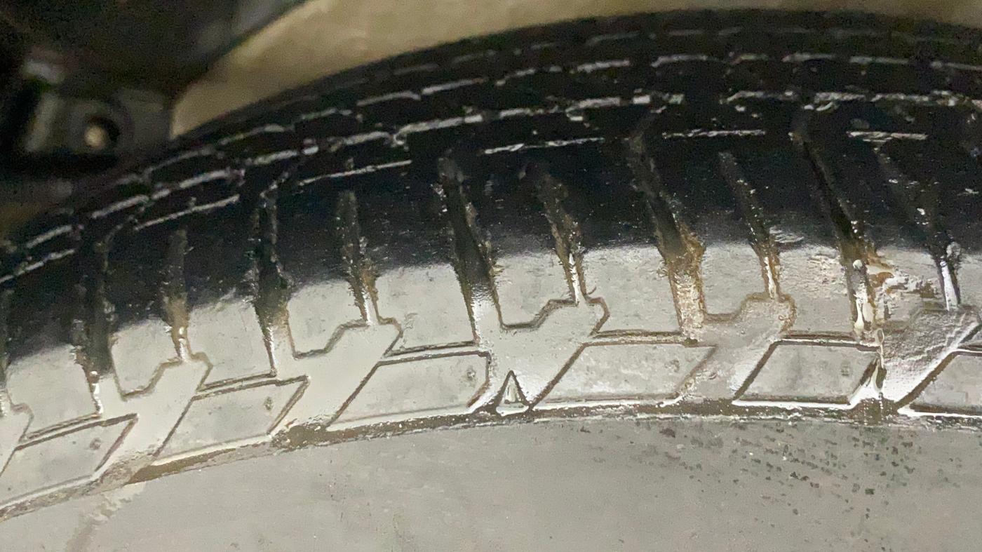 2019 Mahindra XUV500 W5, Diesel, Manual, 56,687 km, Left Rear Tyre Tread