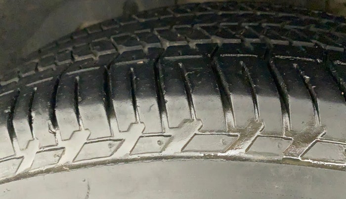 2019 Mahindra XUV500 W5, Diesel, Manual, 56,517 km, Left Front Tyre Tread