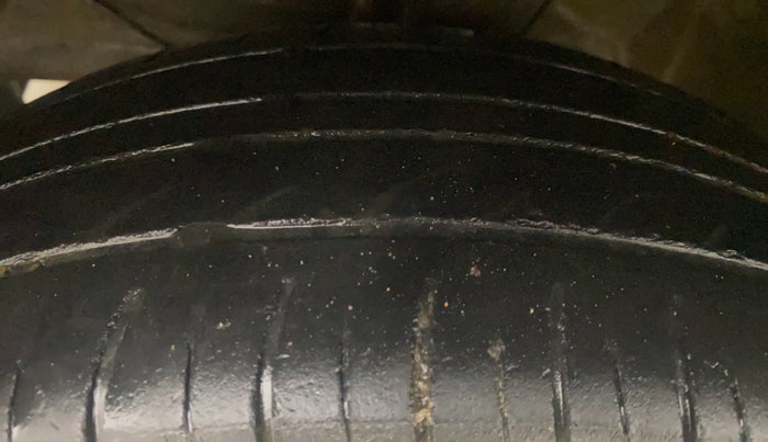 2019 Maruti Dzire VXI, Petrol, Manual, 1,29,344 km, Left Front Tyre Tread