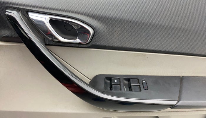 2018 Tata Tiago XZA PETROL, Petrol, Automatic, 88,240 km, Driver Side Door Panels Control