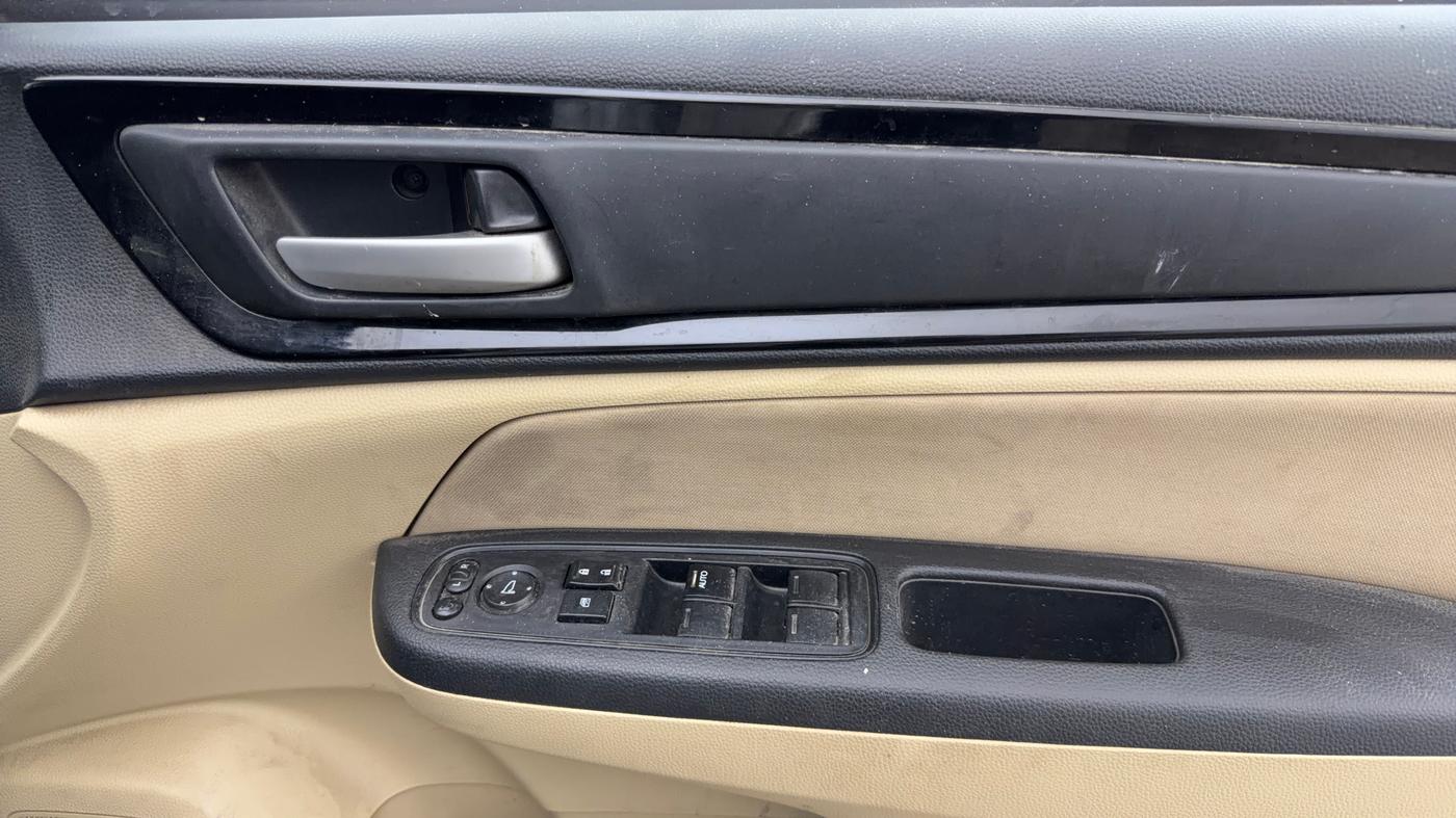 2019 Honda Amaze 1.2L I-VTEC VX CVT, Petrol, Automatic, 38,871 km, Driver Side Door Panels Control