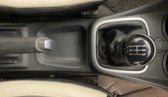 2018 Volkswagen Polo HIGHLINE PLUS 1.0 16 ALLOY, CNG, Manual, 50,081 km, Gear Lever