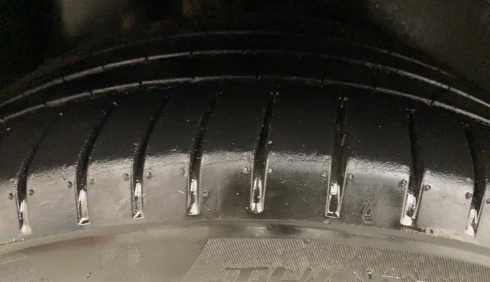 2018 Volkswagen Polo HIGHLINE PLUS 1.0 16 ALLOY, CNG, Manual, 50,081 km, Right Rear Tyre Tread