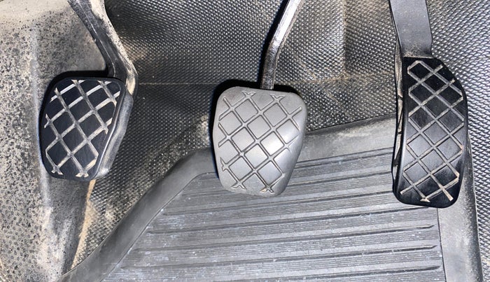 2018 Volkswagen Polo HIGHLINE PLUS 1.0 16 ALLOY, CNG, Manual, 50,081 km, Pedals