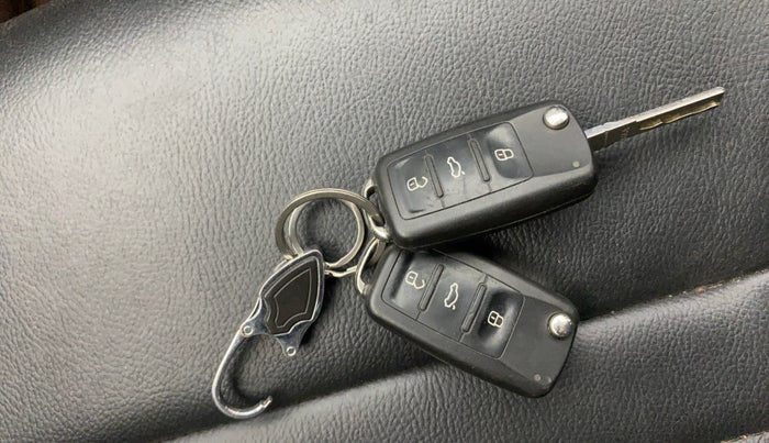 2018 Volkswagen Polo HIGHLINE PLUS 1.0 16 ALLOY, CNG, Manual, 50,081 km, Key Close Up