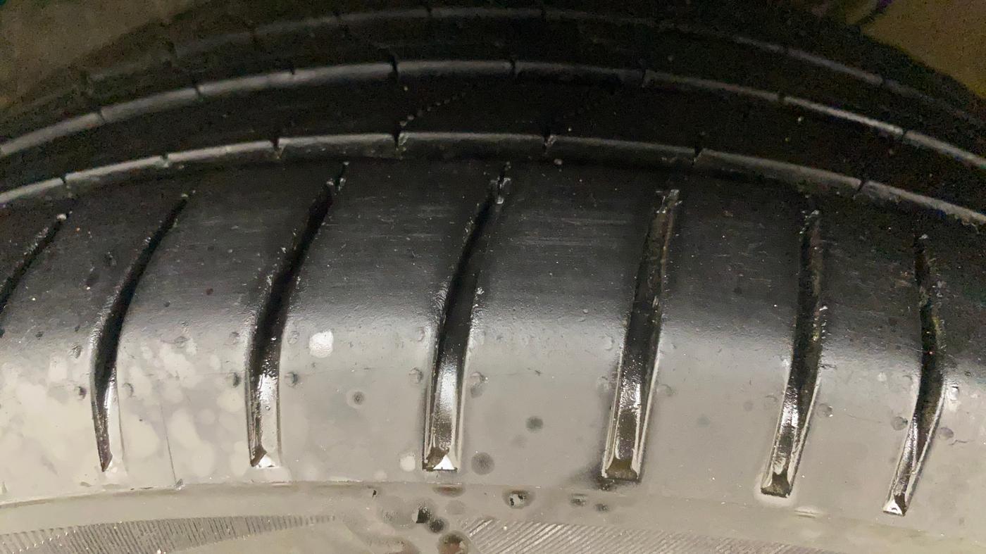 2018 Volkswagen Polo HIGHLINE PLUS 1.0 16 ALLOY, CNG, Manual, 50,081 km, Left Front Tyre Tread