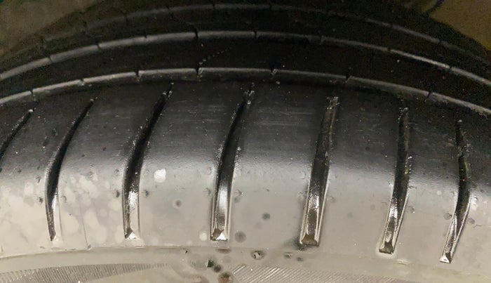 2018 Volkswagen Polo HIGHLINE PLUS 1.0 16 ALLOY, CNG, Manual, 50,081 km, Left Front Tyre Tread